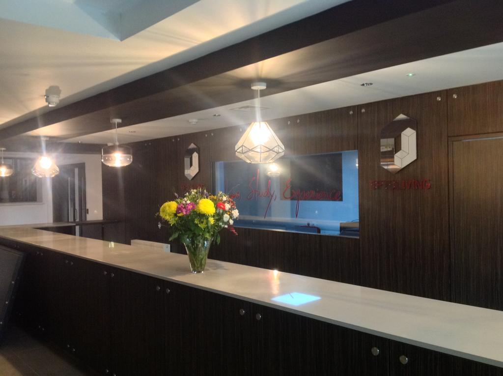 Peace Apartments - Luton Лутон Екстер'єр фото