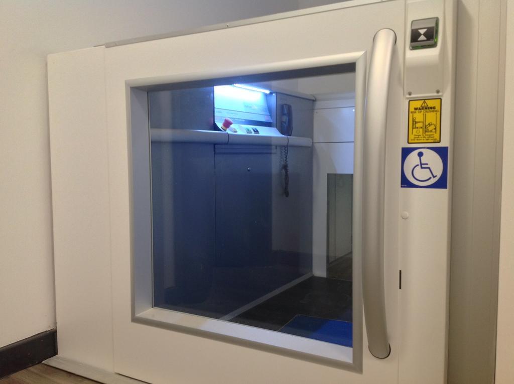 Peace Apartments - Luton Лутон Екстер'єр фото