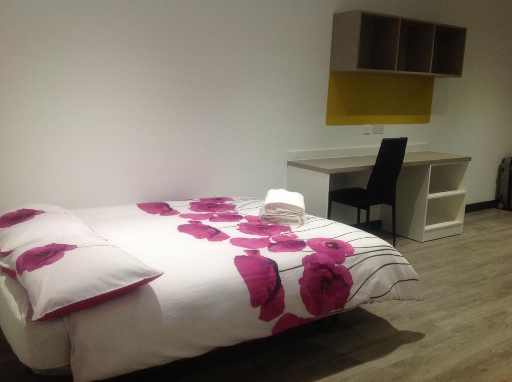 Peace Apartments - Luton Лутон Екстер'єр фото