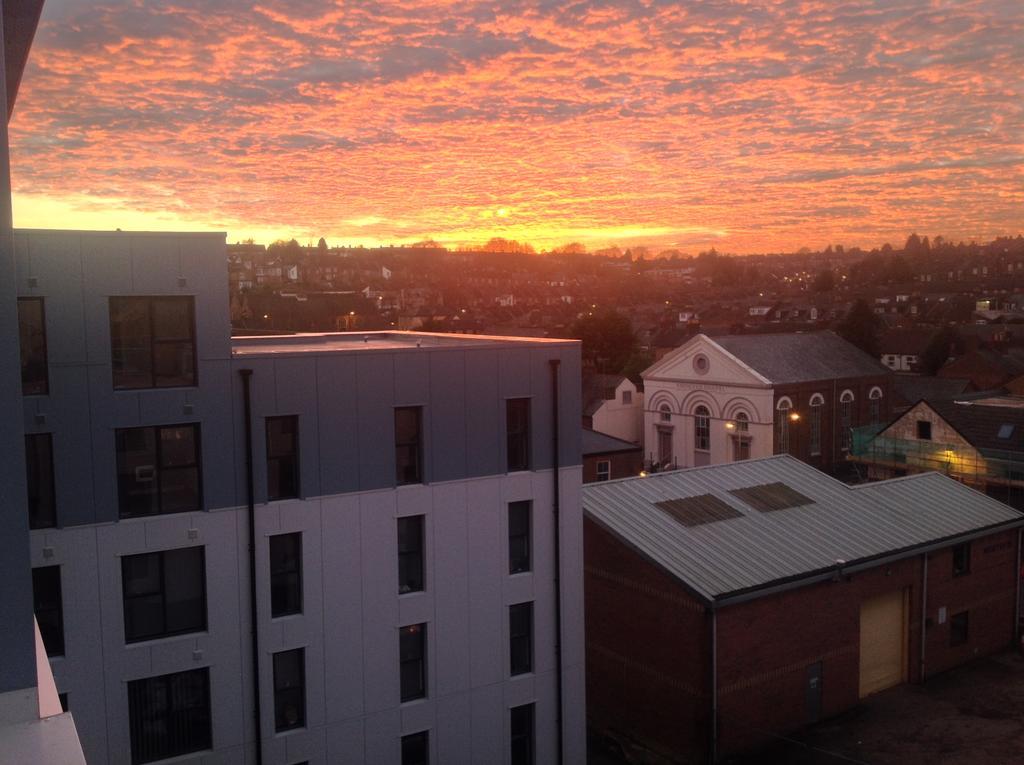 Peace Apartments - Luton Лутон Екстер'єр фото