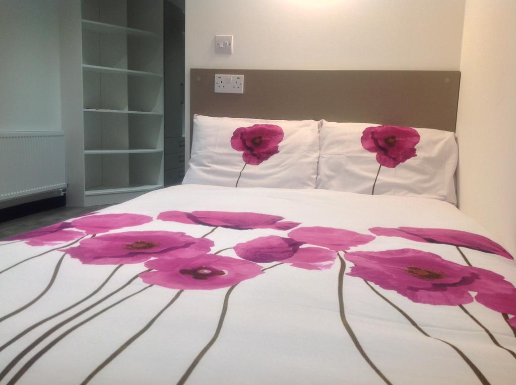 Peace Apartments - Luton Лутон Екстер'єр фото
