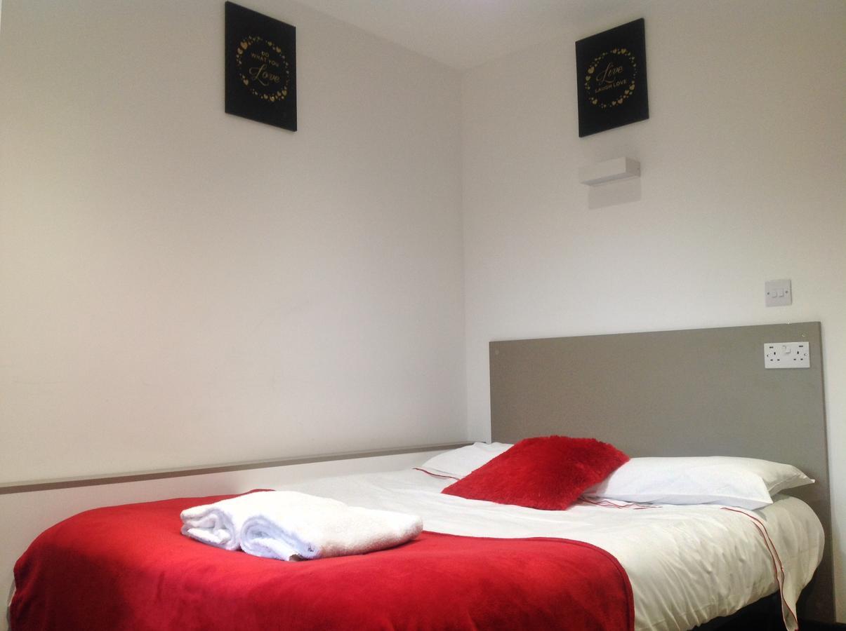 Peace Apartments - Luton Лутон Екстер'єр фото