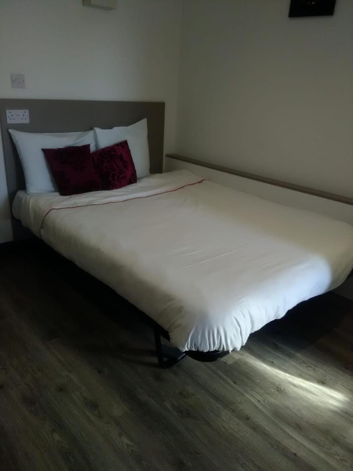 Peace Apartments - Luton Лутон Екстер'єр фото